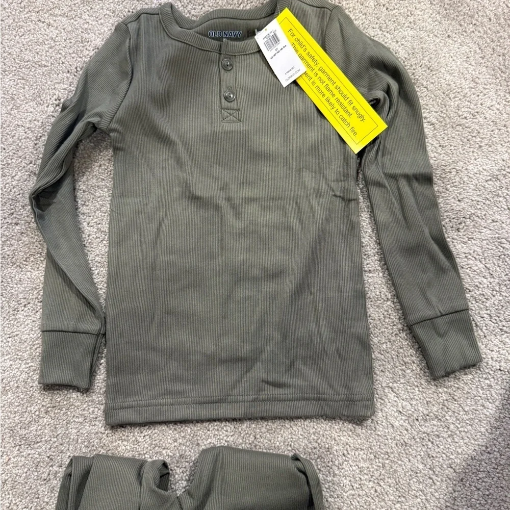 Old Navy 5T Green 2-Piece Pajamas- Long Sleeve and Pants- NWT